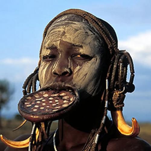 5 costumes exóticos de povos da África