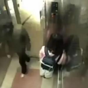 Homem tenta abusar da menina no elevador e apanha!