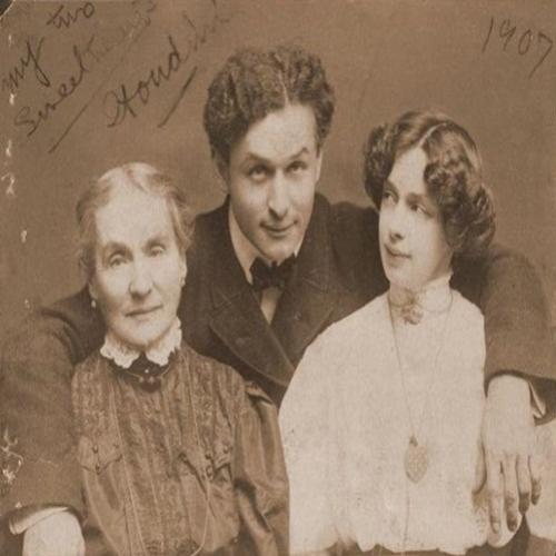 Harry Houdini: conheça a história do ilusionista mais famoso do mundo