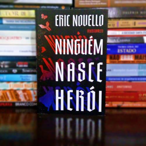 Análise do exemplar Ninguém Nasce Herói, de Eric Novello.