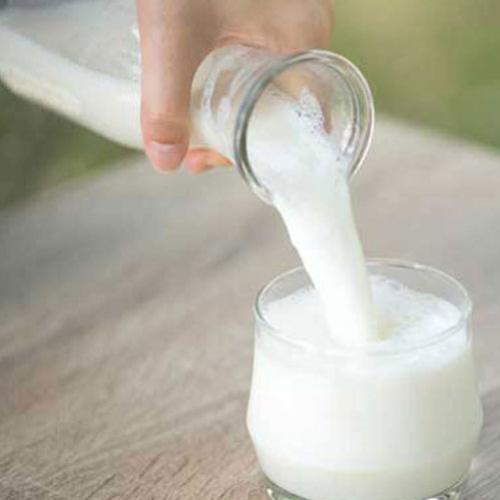 O leite com baixo teor de gordura é realmente mais saudável?