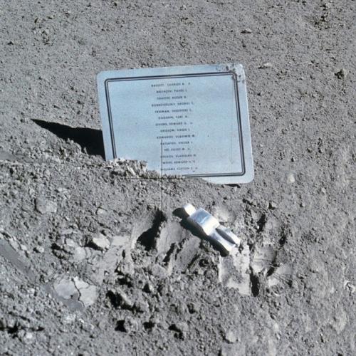 Coisas estranhas que os astronautas deixaram na Lua