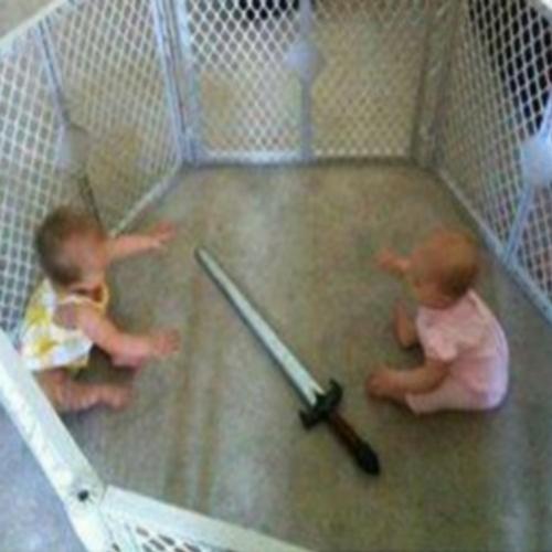 Um pobre tendo filhos gêmeos