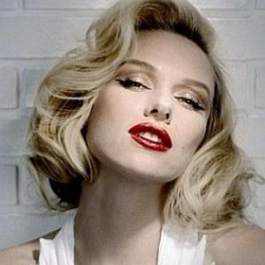 Veja Naomi Watts como Marilyn Monroe em Blonde