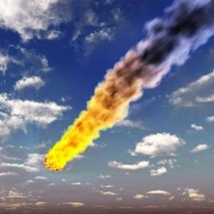 Meteorito corta o céu da Russia causando vários danos e ferimentos.