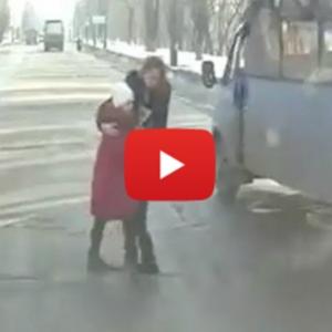 Mãe e filha escapam da morte na Rússia