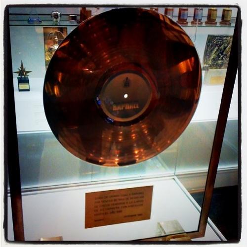Disco de Urânio, só 4 artistas ganharam por vender mais de 50 milhões 