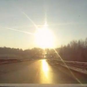 Vídeos amadores flagram queda de meteoritos na Rússia