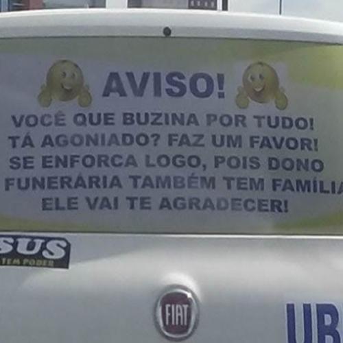 Motorista de app visto numa capital brasileira.