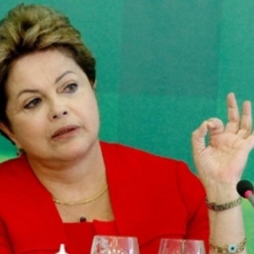 Dilma não conseguiu cantar parabéns em inglês e passou vergonha
