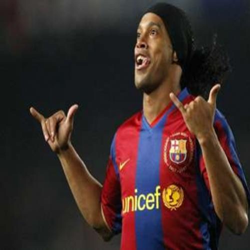 Ronaldinho Gaúcho perde status de embaixador do Barcelona por apoio a 