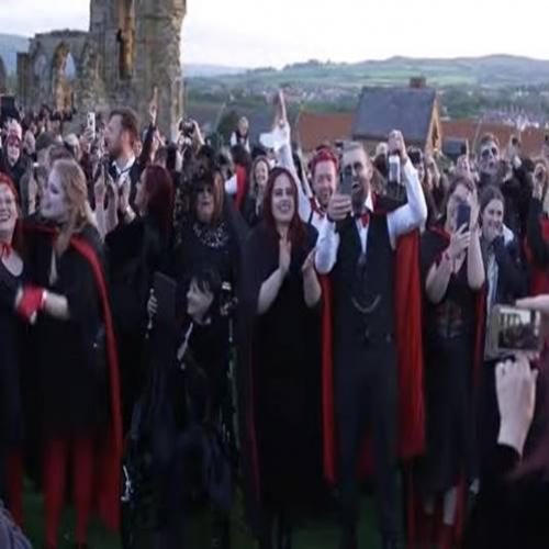 1369 pessoas fantasiadas de vampiros batem o recorde mundial...