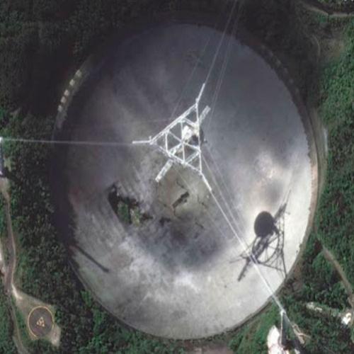 Radiotelescópio Arecibo desmoronou.