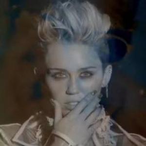 Miley Cyrus (Muito) Ousada em novo Video! Veja o Video Aqui!