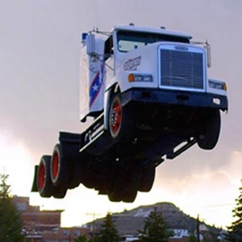 Recorde mundial de salto com caminhão