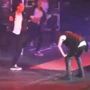 Justin Bieber vomita no palco... e continua cantando?