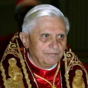 Papa Bento XVI renuncia ao pontificado