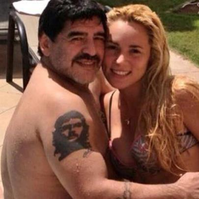 Polêmica: Ex-namorada revela caso de Maradona com outro homem