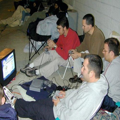 20 Fotos relembrando o lançamento do Playstation 2