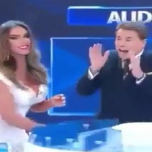 Silvio Santos perde a paciência com Nicole Bahls ao vivo