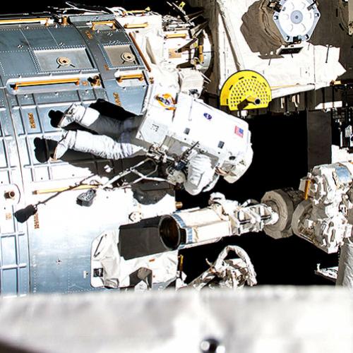 Astronauta realiza 200ª caminhada espacial da ISS