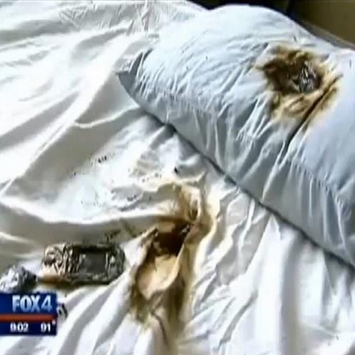 Celular Galaxy S4 pega fogo em travesseiro de garota de 13 anos
