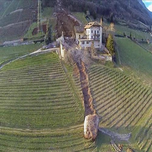 Rochas gigantes destroem vinhas em Itália