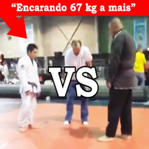 Peso-pena ignora 67kg de diferença e luta Absoluto de Jiu-Jitsu.