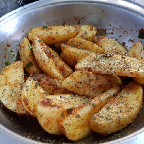 Uma receita de batata rústica na airfryer