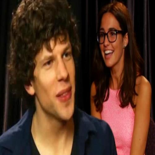 Jesse Eisenberg discute com garota arrogante durante entrevista