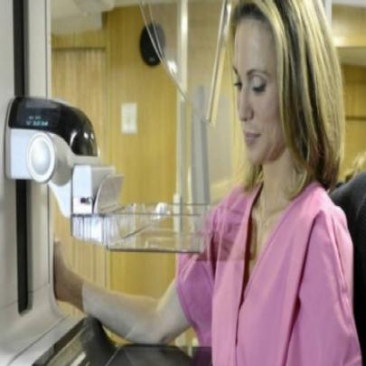Repórter descobre câncer após fazer mamografia para programa de TV