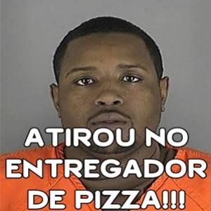 Homem atira no entregador de pizza