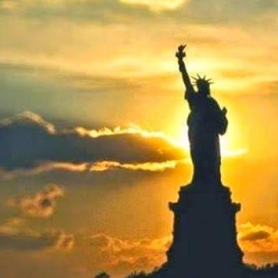 A charmosa Estátua da Liberdade em Nova York, nos EUA