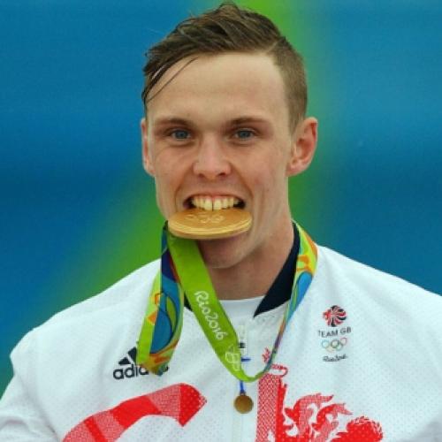 O real motivo dos atletas morderem suas medalhas nas Olimpíadas