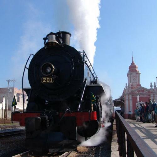 Faça um passeio incrível pelo trem que liga Mariana a Ouro Preto