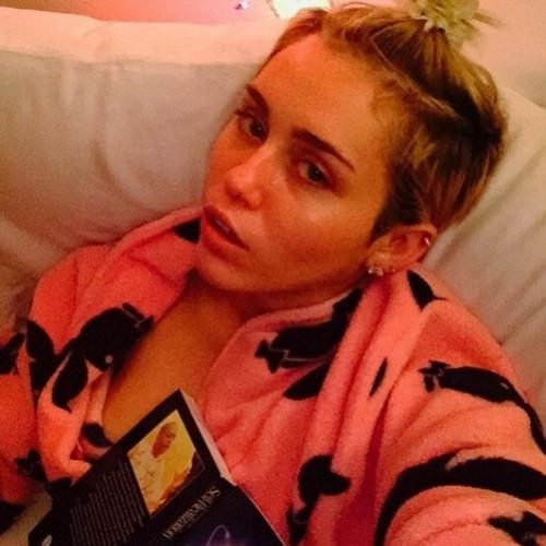 Miley Cyrus vira chacota na web após postar foto no instagram