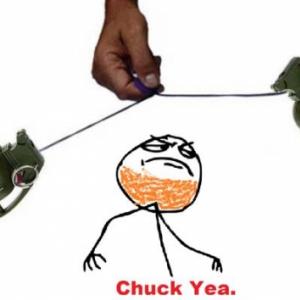 Tio Chuck Norris brincando com granadas