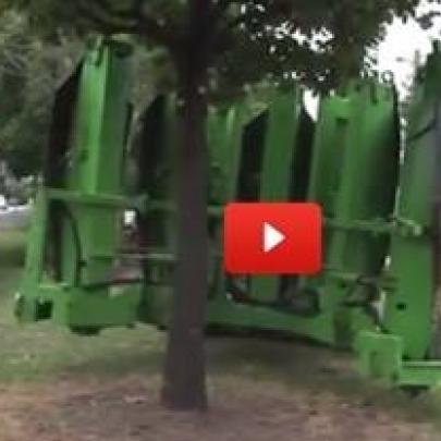 Máquina capaz de mudar árvores de lugar de forma rápida