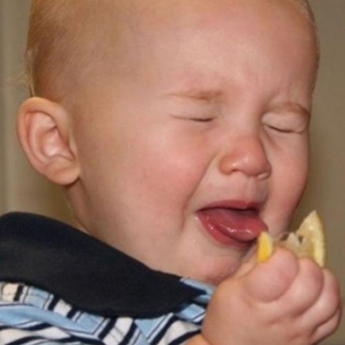15 Crianças que chuparam limão e não curtiram 