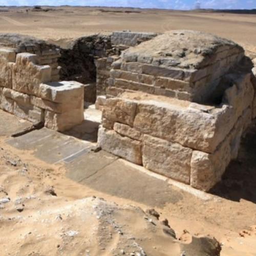 Tumba misteriosa descoberta no Egito