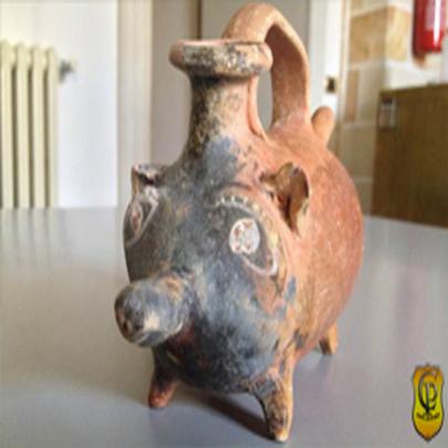 Arqueólogos italianos encontraram brinquedo de 2.400 anos