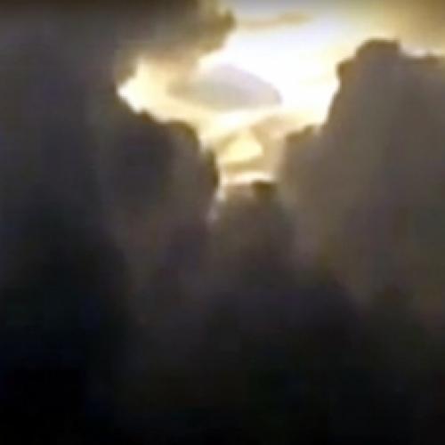 Viralizou: Vídeo de OVNI camuflado atrás de uma nuvem
