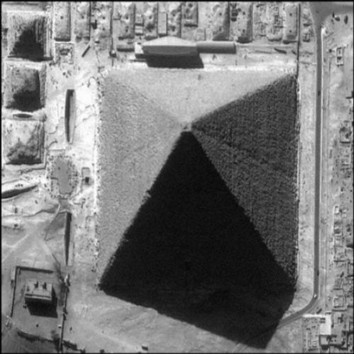 Afinal a pirâmide de Gizé tem 4 ou 8 faces?