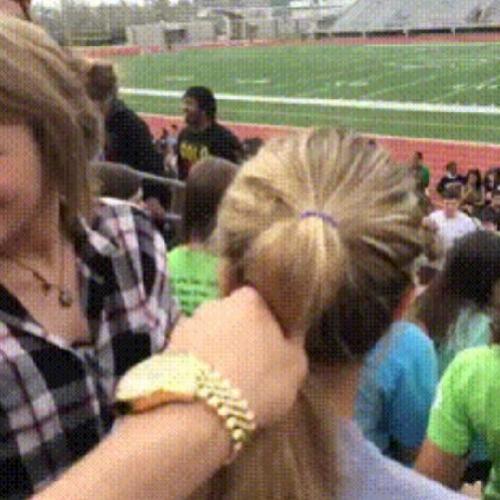 Puxou o cabelo da garota e quando ela virou…