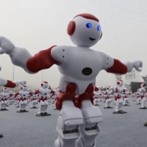 1007 robôs dançando ao mesmo tempo