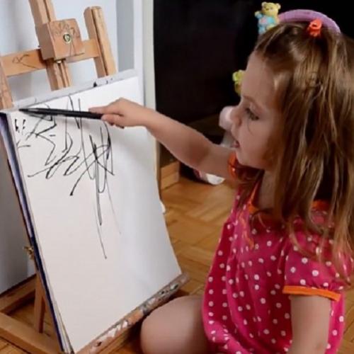 Mãe transforma desenhos de sua filha em pinturas incríveis