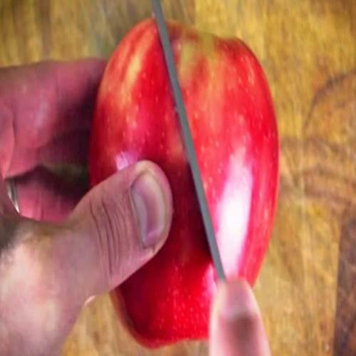 Comece cortando uma maçã em diagonal: O final vai surpreender você!