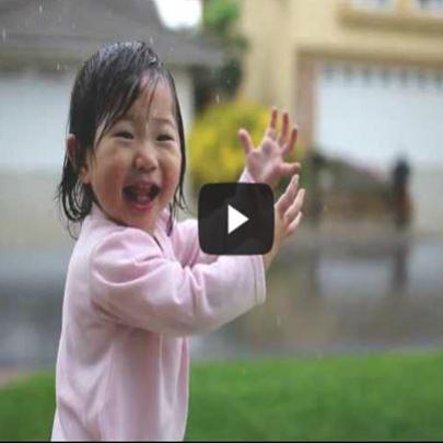 GAROTINHA SENTINDO A CHUVA PELA PRIMEIRA VEZ!