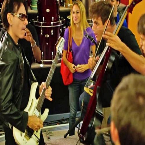Rock para todos, 2Cellos toca “Highway to Hell” com Steve Vai
