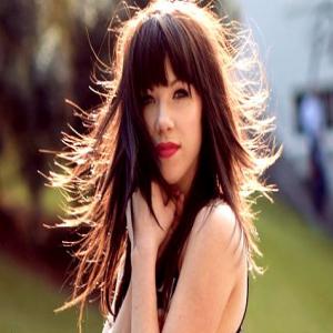 Cantora Carly rae japsen divulga videoclipe novo